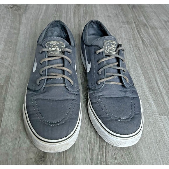 Amazon.com | Nike SB Zoom Stefan Janoski Skate Shoes Men  Nike SB Zoom Stefan Janoski Canvas Skate Shoes Men Size 10